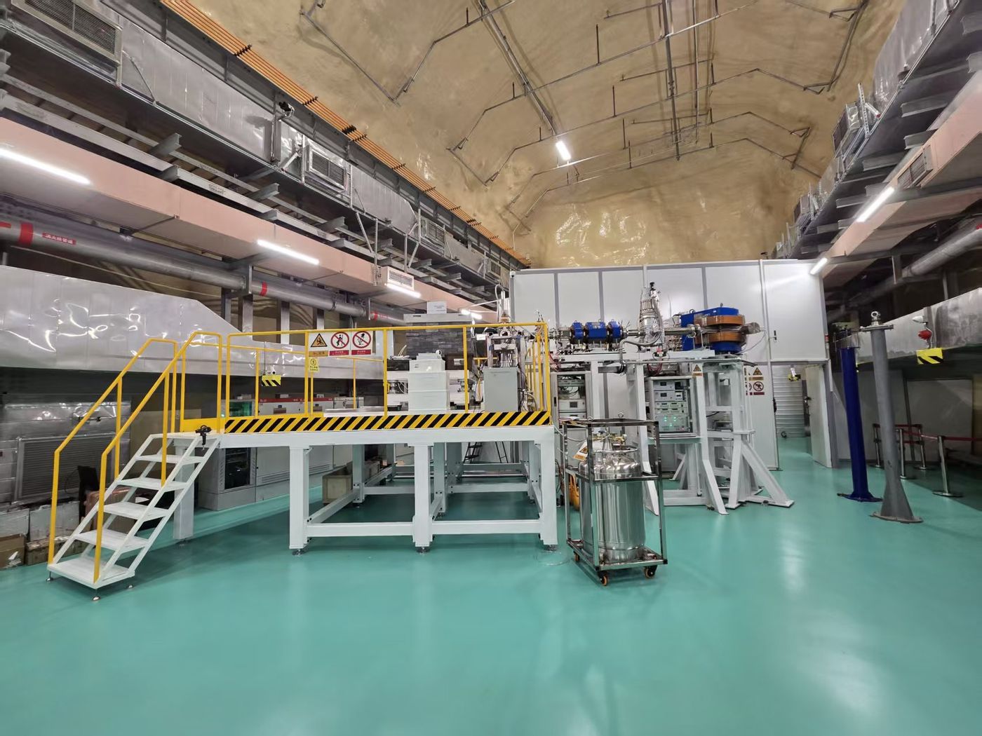 JUNA experimental hall in the Jinping underground laboratory